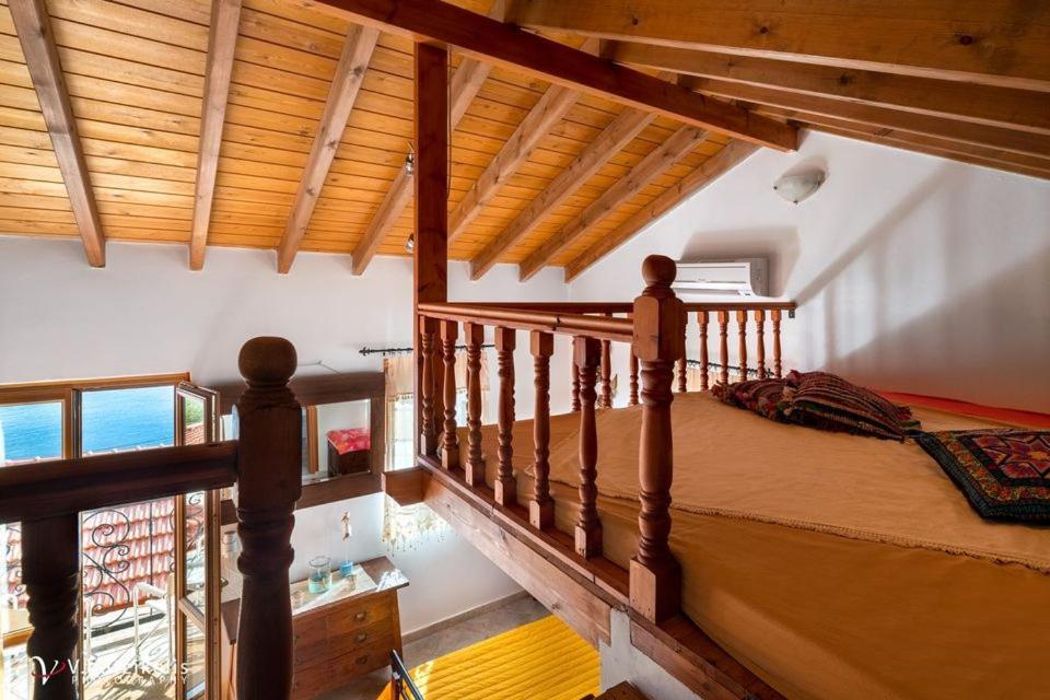 Villa Lola Chalki Town Exteriör bild